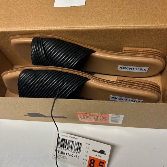 Steve Madden Ladies 8.5 Limitt Textured Slide Flat Sandal, Black - NIB - Picture 2 of 3